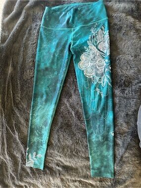 My Inner Fire Teal Marble Leggings with White Floral Mandala Detail